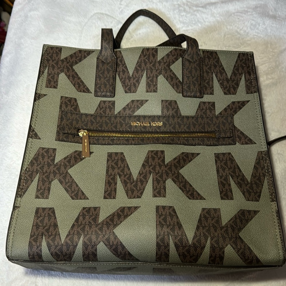 NWOT Michael Kors Large Tote Bag w Strap